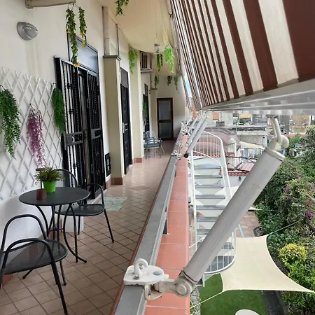 Palazzo Pirozzi 住宿加早餐酒店 博斯科雷亚莱