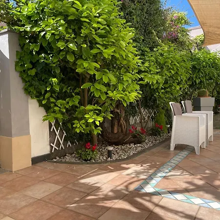 Palazzo Pirozzi Bed & Breakfast *