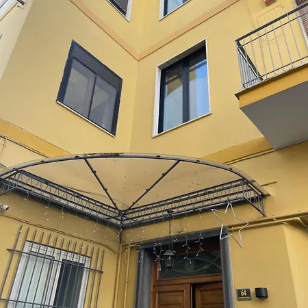 Palazzo Pirozzi לינה וארוחת בוקר